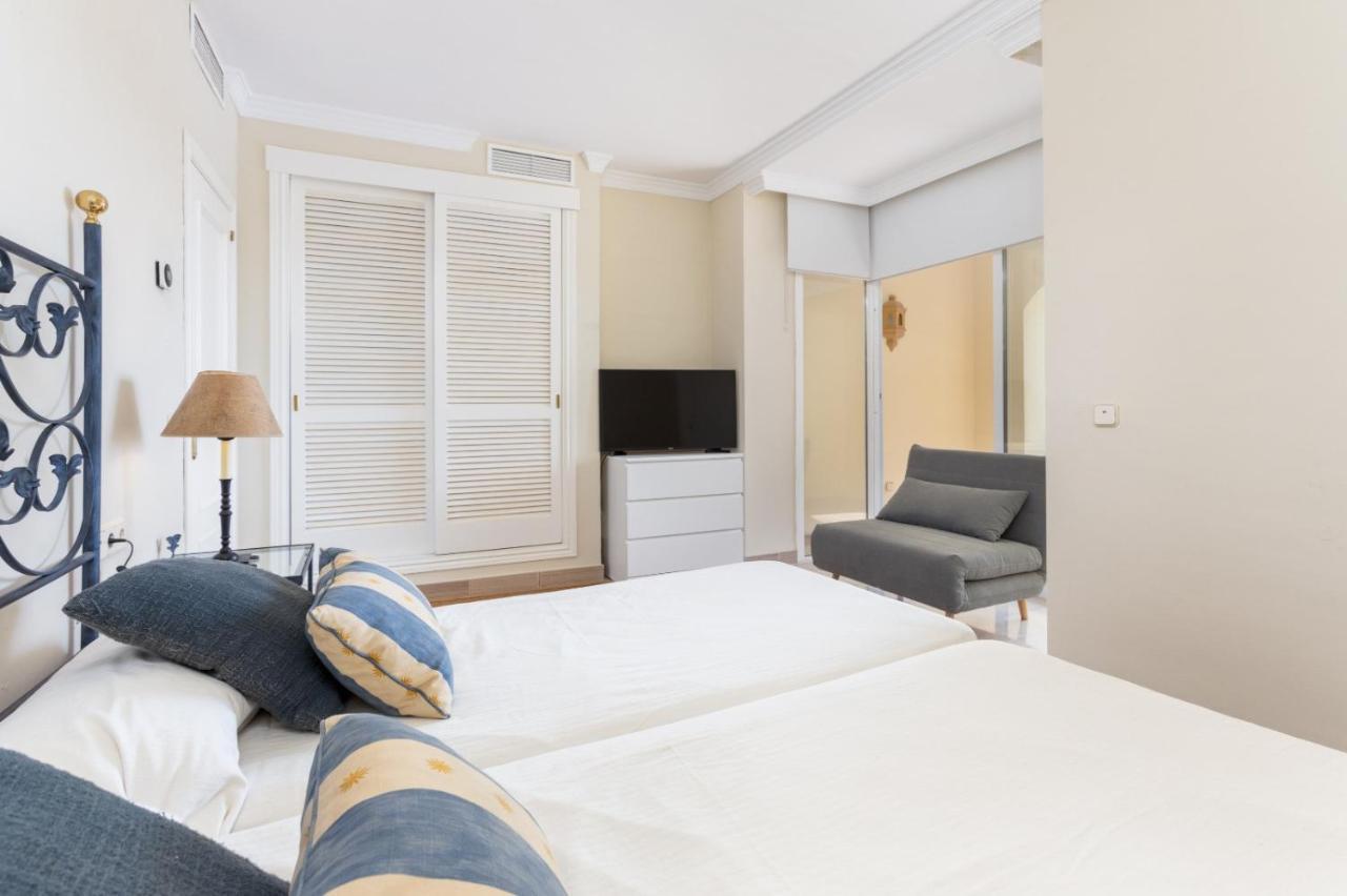 Homeforguest Front Line Beach Apartment In Hacienda Playa Марбеля Екстериор снимка